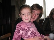 Esther van der Heijden-Loonen (*) met haar dochter Nynke van der Heijden